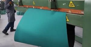 Cuándo apostar por abrasivos a medida en entornos industriales