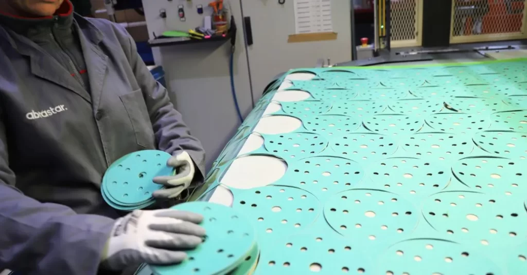 Qué debe pedir un distribuidor a un fabricante de abrasivos