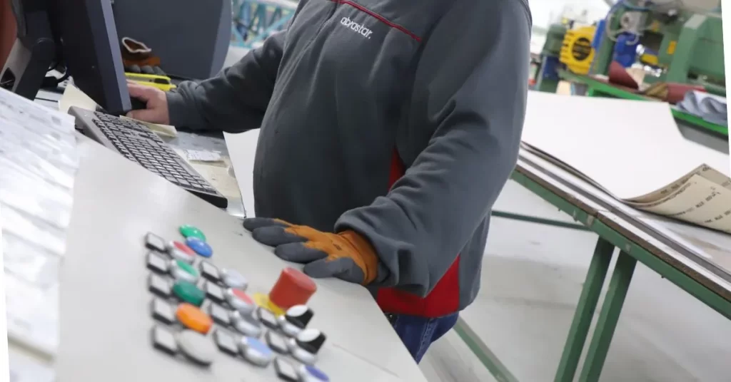 Qué tener en cuenta al fabricar bandas abrasivas a medida